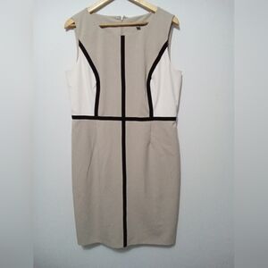 Roz & Ali Sleeveless Taupe and White Sheath Dress with Black Piping